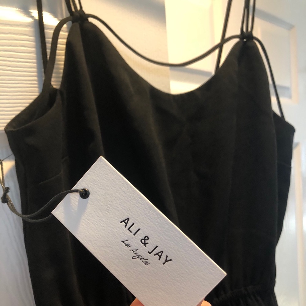 Ali & Jay Strappy Bodice Romper: Size Medium - Picture 4 of 11